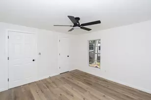 211 W South St, Alvin, TX 77511 - Photo 19