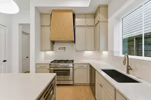 813A Lawrence St, Houston, TX 77007 - Photo 5