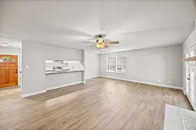 1 E Wavy Oak Circle, The Woodlands, TX 77381 - Photo 7