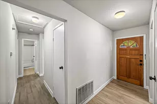 1 E Wavy Oak Cir, The Woodlands, TX 77381 - Photo 5