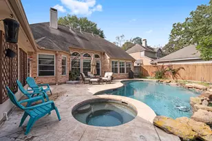 179 W Amberglow Cir, The Woodlands, TX 77381 - Photo 17