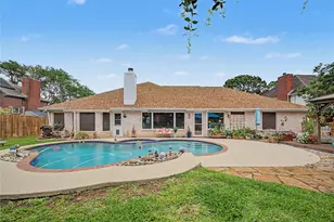 911 Lake Country Dr, Seabrook, TX 77586 - Photo 3