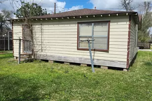 955 Lucky St, Houston, TX 77088 - Photo 5