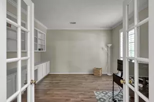 2 S Duskwood Pl, The Woodlands, TX 77381 - Photo 9