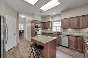 2 S Duskwood Pl, The Woodlands, TX 77381 - Photo 11