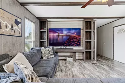 428 W Pine, Winnie, TX 77665 - Photo 3