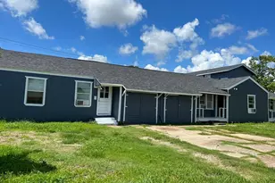 527 W 8th St, Freeport, TX 77541 - Photo 9