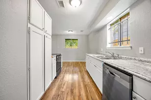 5618 Briarwick Ln, Houston, TX 77016 - Photo 13