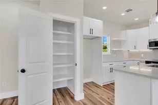 5107 South Acres, Houston, TX 77048 - Photo 3
