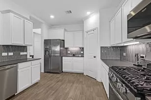 14815 Churchill Downs Ave, Mont Belvieu, TX 77523 - Photo 13