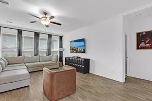 14815 Churchill Downs Ave, Mont Belvieu, TX 77523 - Photo 9