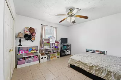 7125 Farnsworth Street, Houston, TX 77022 - Photo 11