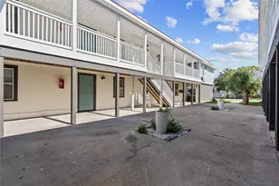 918 Winnie St, Galveston, TX 77550 - Photo 5