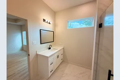 103 E Lobit Avenue, Baytown, TX 77520 - Photo 17