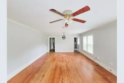 508 W Lang, Alvin, TX 77511 - Photo 3