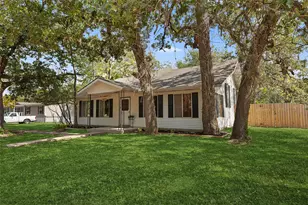 327 12th St, Somerville, TX 77879 - Photo 1