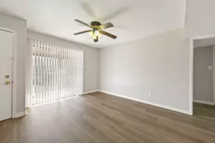 904 University Oaks Blvd, College Station, TX 77840 - Photo 5
