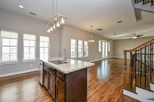 955 W 24th St, Houston, TX 77008 - Photo 11
