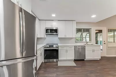 2 Summer Morning Court, The Woodlands, TX 77381 - Photo 9