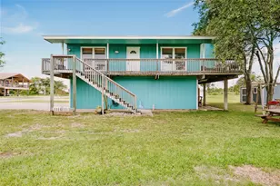 88 Bay St, Port O'Connor, TX 77982 - Photo 1