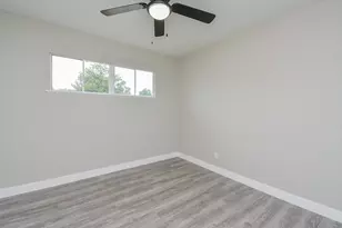 7823 Belgard St, Houston, TX 77033 - Photo 17