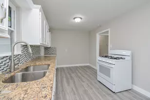 7823 Belgard St, Houston, TX 77033 - Photo 9