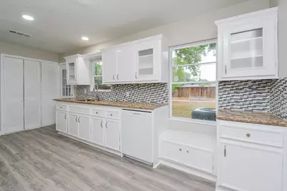 7823 Belgard Street, Houston, TX 77033 - Photo 11