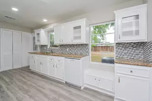 7823 Belgard St, Houston, TX 77033 - Photo 11