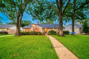 2514 Pine Village Dr, Houston, TX 77080 - Photo 3