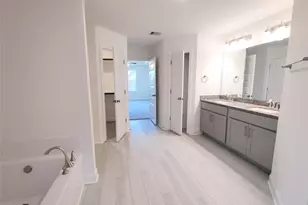 6 Keystone Ct, Angleton, TX 77515 - Photo 9