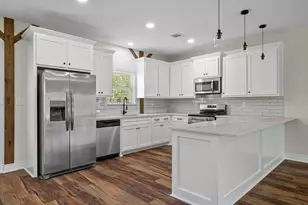 9309 Avenue C, Liverpool, TX 77577 - Photo 5