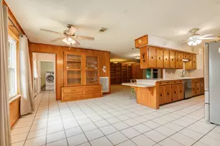 327 Maple Dr, Hitchcock, TX 77563 - Photo 7