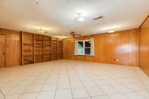 327 Maple Dr, Hitchcock, TX 77563 - Photo 11
