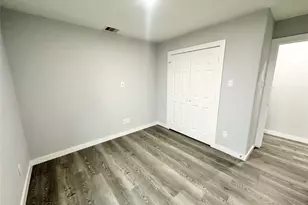8215 Crestview Dr, Houston, TX 77028 - Photo 7