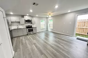 8215 Crestview Dr, Houston, TX 77028 - Photo 5