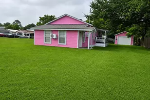 203 McNeir St, Anahuac, TX 77514 - Photo 1