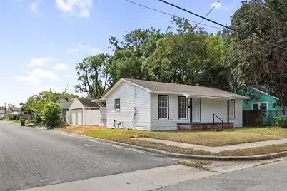521 E Hunnicutt Street, Baytown, TX 77520 - Photo 1