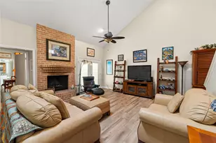 10121 Valley Forge Dr, Houston, TX 77042 - Photo 9
