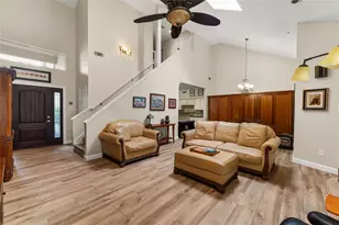 10121 Valley Forge Dr, Houston, TX 77042 - Photo 7