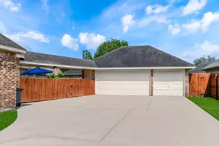 2833 Trevino Ct, Friendswood, TX 77546 - Photo 29