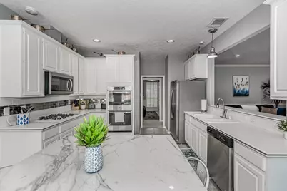 2833 Trevino Court, Friendswood, TX 77546 - Photo 9