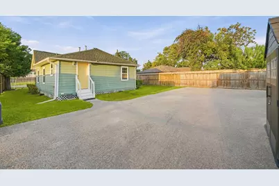 300 E 40th 1/2 Street, Houston, TX 77018 - Photo 27