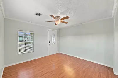 300 E 40th 1/2 Street, Houston, TX 77018 - Photo 9