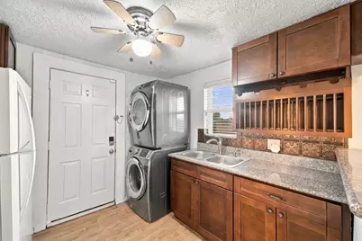 300 E 40th 1/2 Street, Houston, TX 77018 - Photo 15