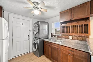 300 E 40th 1/2 St, Houston, TX 77018 - Photo 15