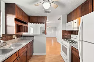 300 E 40th 1/2 St, Houston, TX 77018 - Photo 17