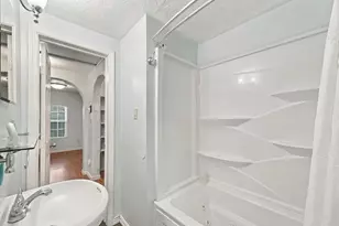 300 E 40th 1/2 St, Houston, TX 77018 - Photo 25