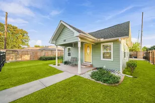 300 E 40th 1/2 St, Houston, TX 77018 - Photo 3
