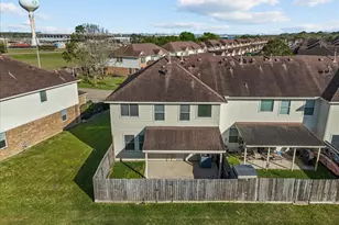 7535 Park Bend Ln, Pasadena, TX 77505 - Photo 3