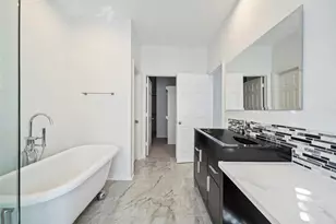 911 W 21st St, Houston, TX 77008 - Photo 9
